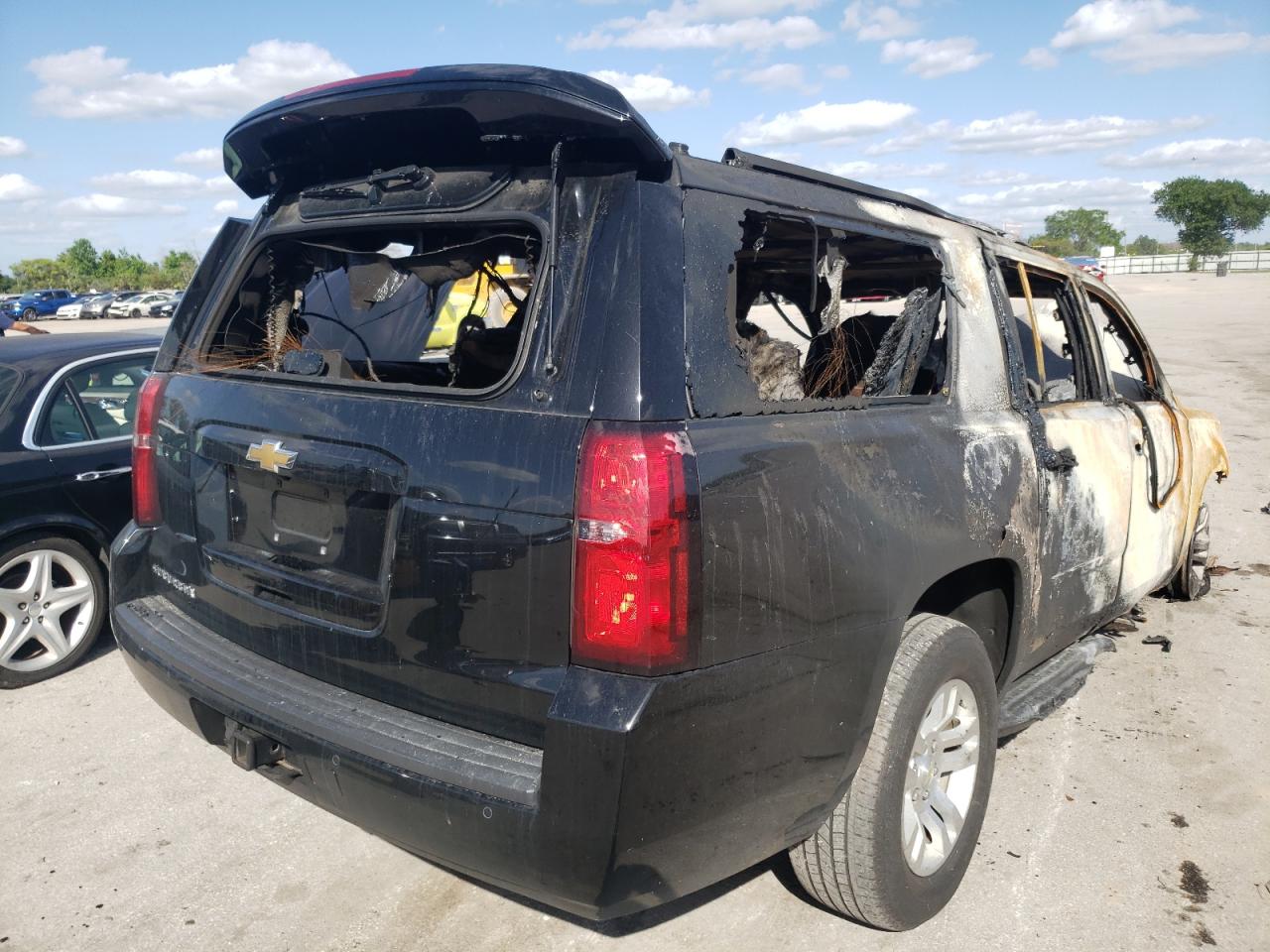 Photo 4 from auction – 2016 CHEVROLET SUBURBAN C with VIN 1GNSCHKCXGR213900