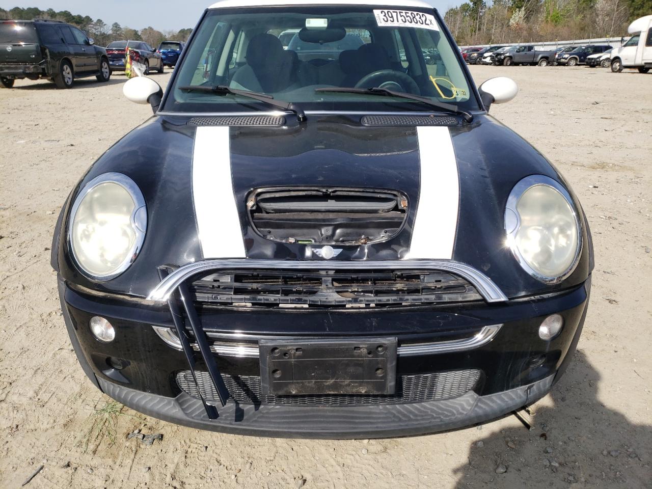 Photo 9 from auction – 2004 MINI COOPER S with VIN WMWRE33404TD84102