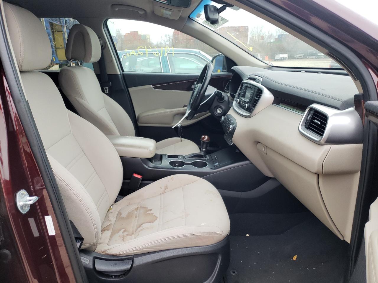 Photo 5 from auction – 2016 KIA SORENTO LX with VIN 5XYPGDA33GG128098