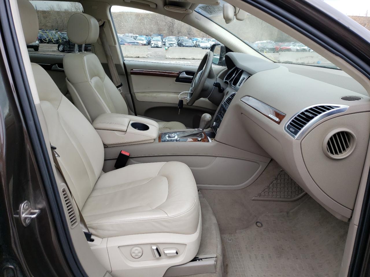 Photo 5 from auction – 2011 AUDI Q7 PREMIUM with VIN WA1LMAFE1BD008981