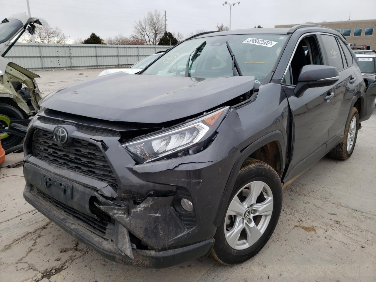 Photo 2 from auction – 2019 TOYOTA RAV4 XLE with VIN 2T3P1RFV5KW059062