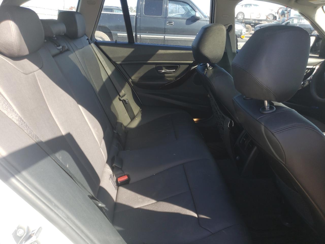 Photo 6 from auction – 2015 BMW 328 XI with VIN WBA3G7C54FK297325