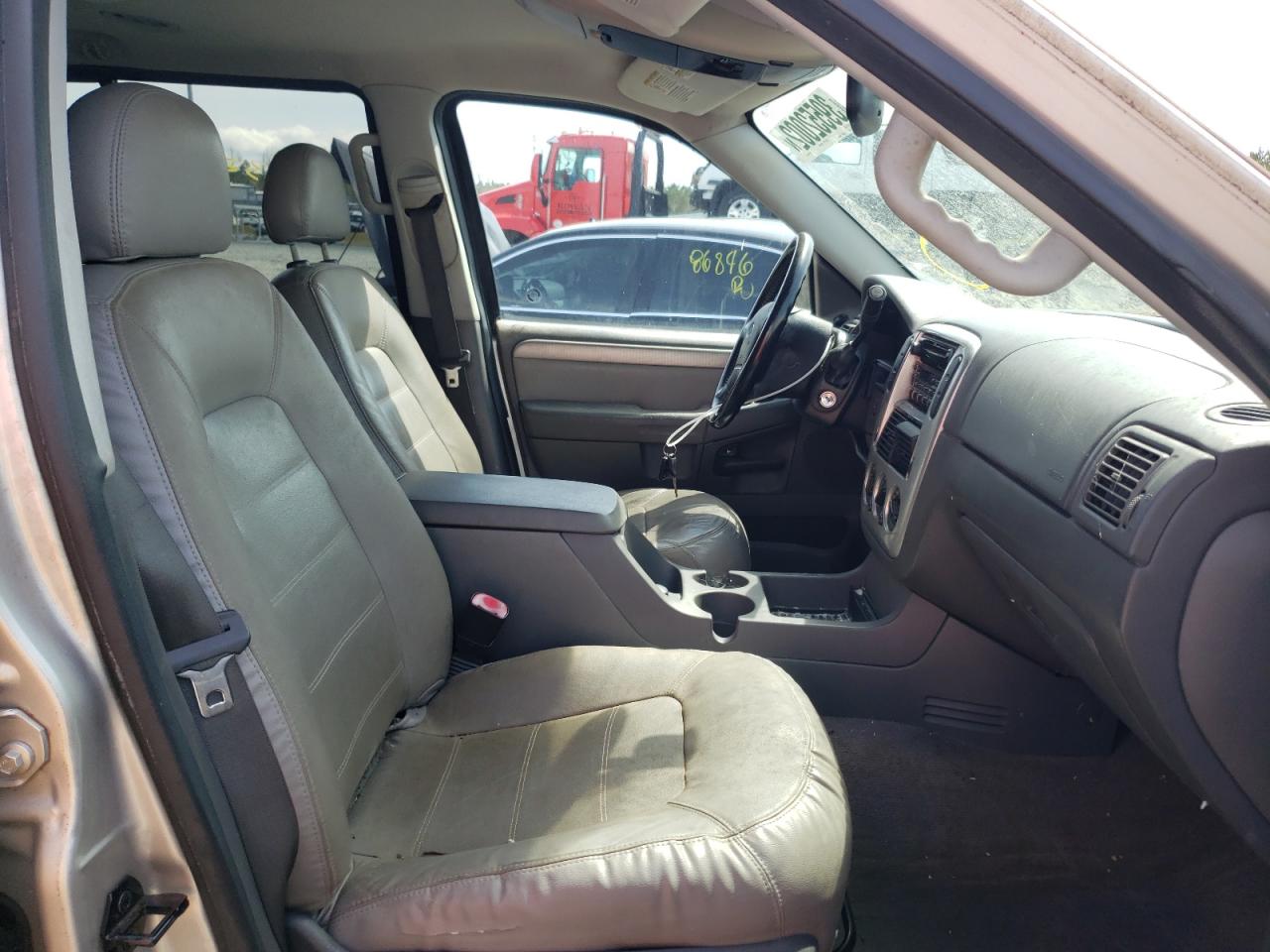 Photo 5 from auction – 2004 FORD EXPLORER X with VIN 1FMZU73K24UA03168