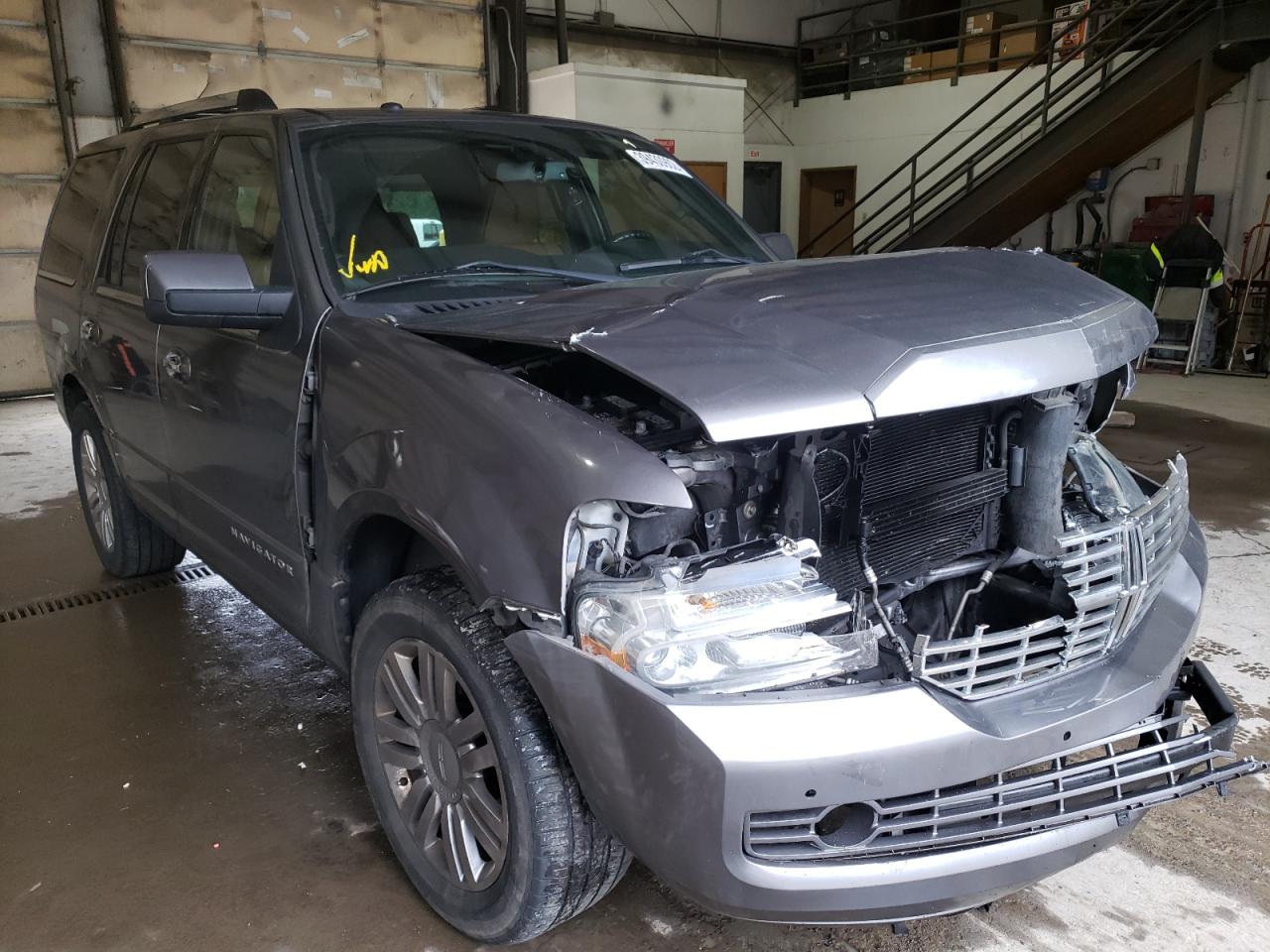 LINCOLN NAVIGATOR 2011 with VIN 5LMJJ2J58BEJ04063 - Photo from auction