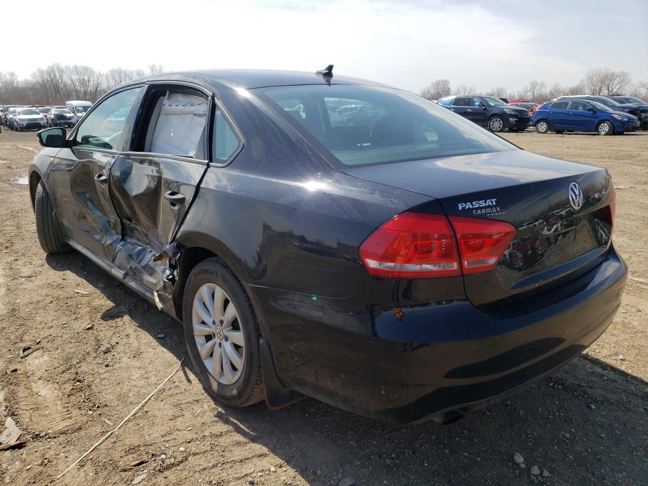 Photo 3 from auction – 2015 VOLKSWAGEN PASSAT S with VIN 1VWAT7A3XFC082353