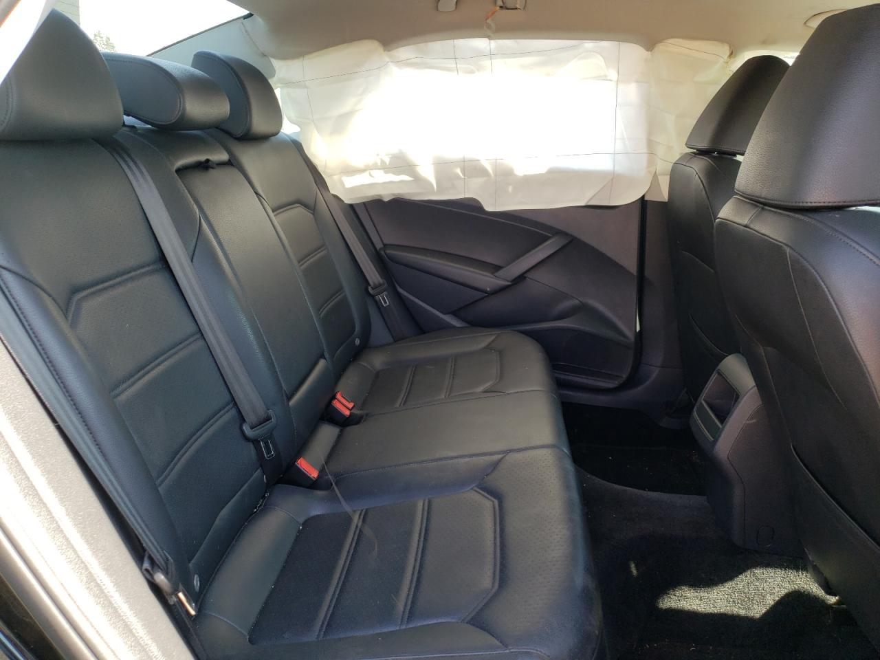 Photo 6 from auction – 2015 VOLKSWAGEN PASSAT S with VIN 1VWAT7A3XFC082353