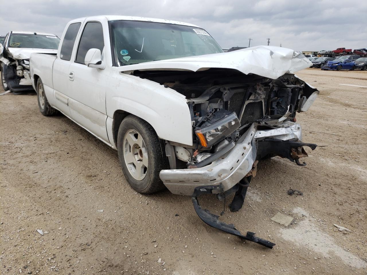 CHEVROLET SILVERADO 2004 with VIN 2GCEC19V641200408 - Photo from auction