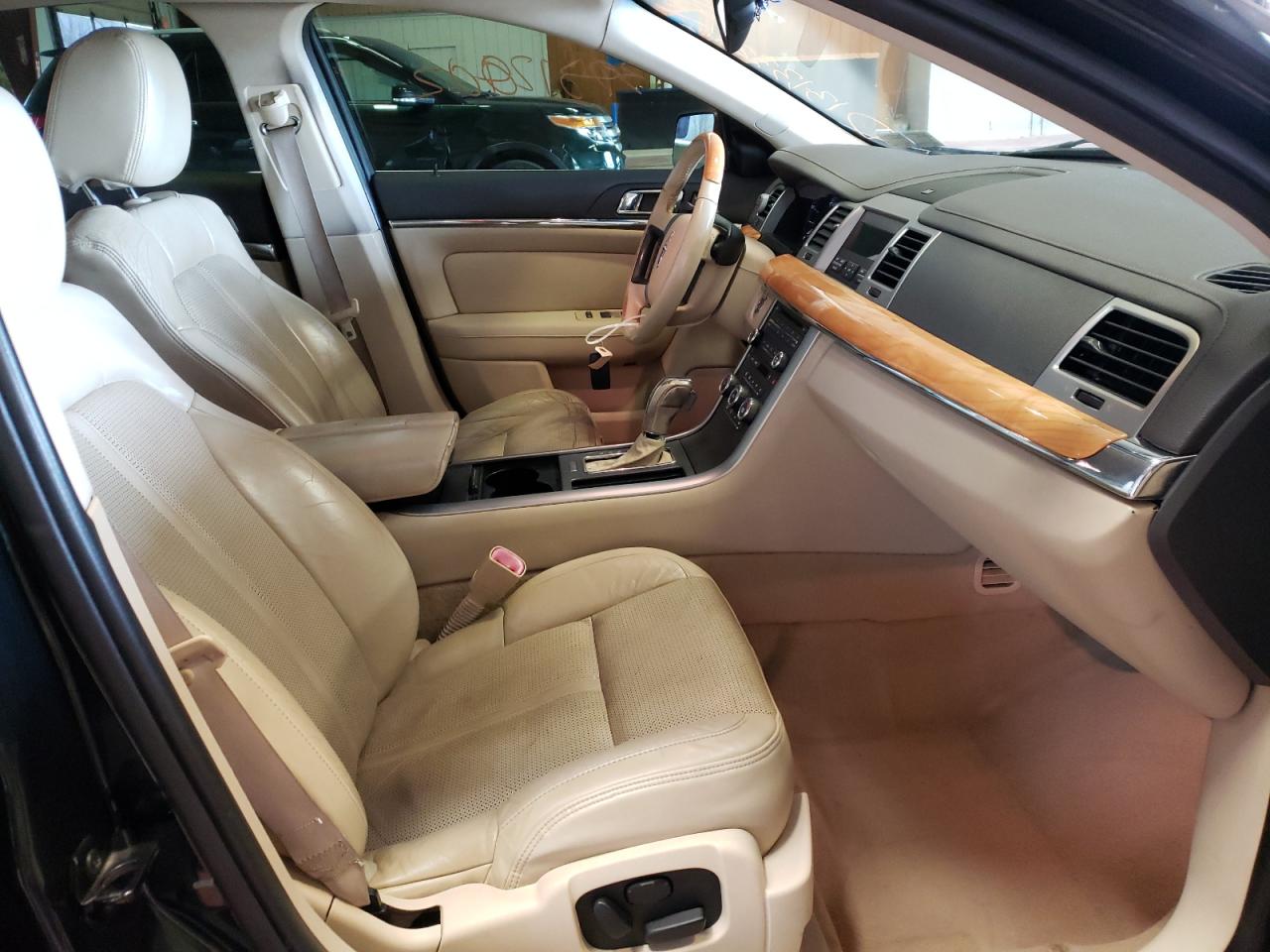 Photo 5 from auction – 2010 LINCOLN MKS with VIN 1LNHL9DR4AG600984