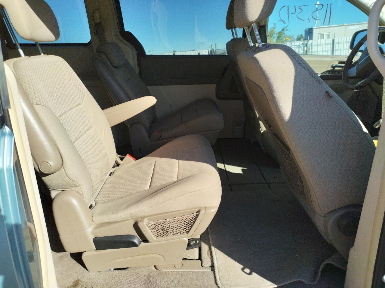 Photo 6 from auction – 2009 CHRYSLER TOWN & COU with VIN 2A8HR44E39R572343