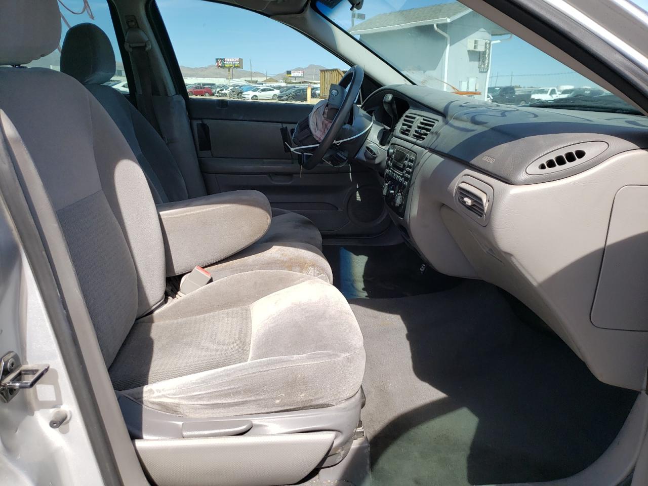 Photo 5 from auction – 2006 FORD TAURUS SE with VIN 1FAFP53U26A250334