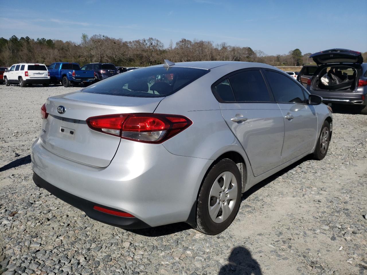 Photo 4 from auction – 2017 KIA FORTE LX with VIN 3KPFK4A7XHE063830
