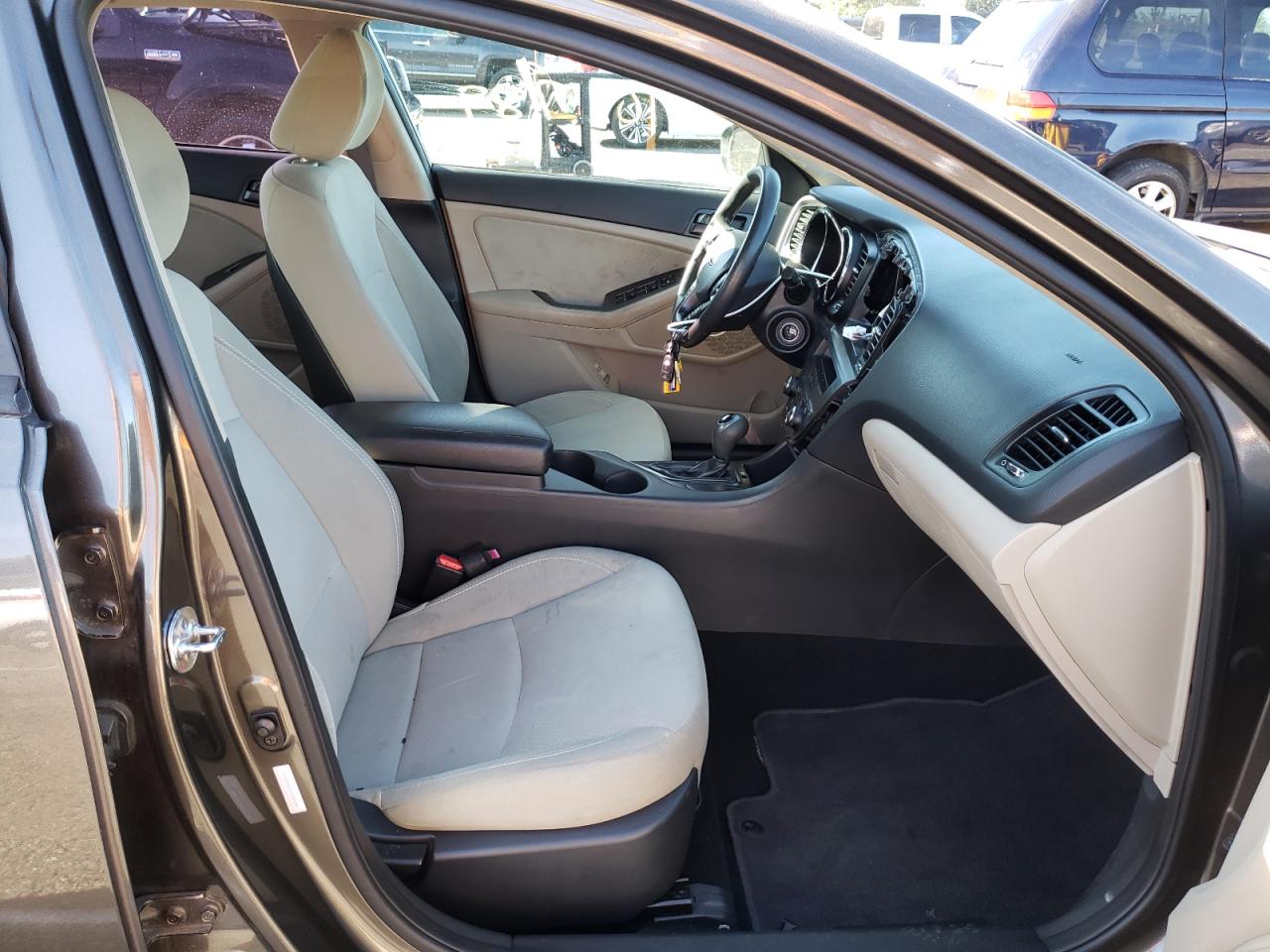 Photo 5 from auction – 2012 KIA OPTIMA LX with VIN 5XXGM4A71CG036949