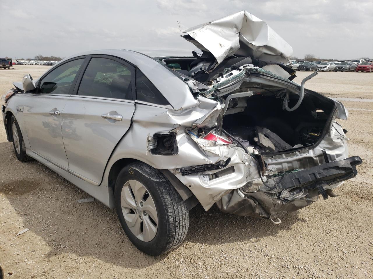 Photo 3 from auction – 2015 HYUNDAI SONATA HYB with VIN KMHEC4A42FA124839