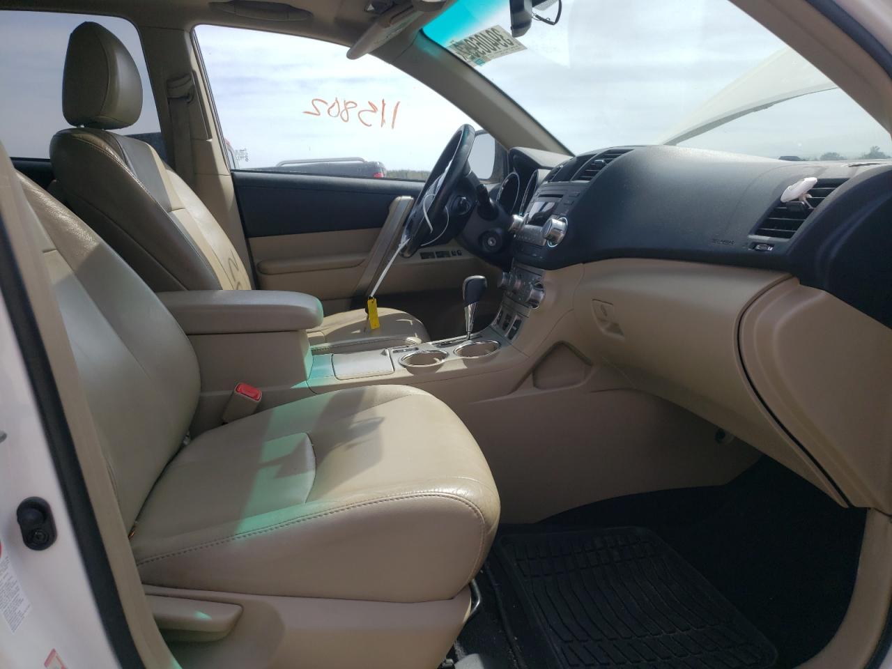 Photo 5 from auction – 2011 TOYOTA HIGHLANDER with VIN 5TDZK3EH6BS033425