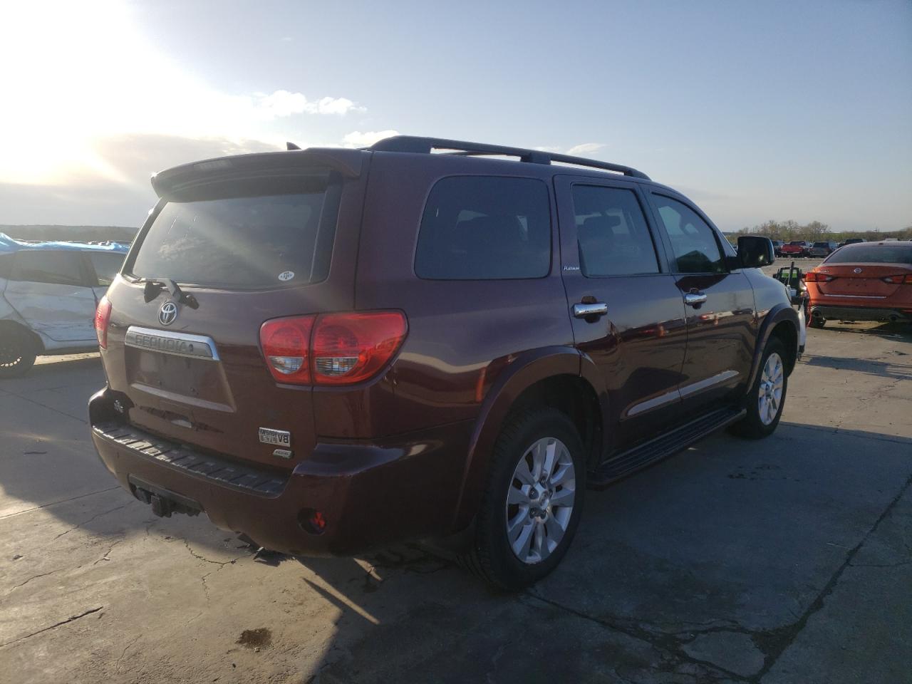 Photo 4 from auction – 2011 TOYOTA SEQUOIA with VIN 5TDDW5G18BS044002