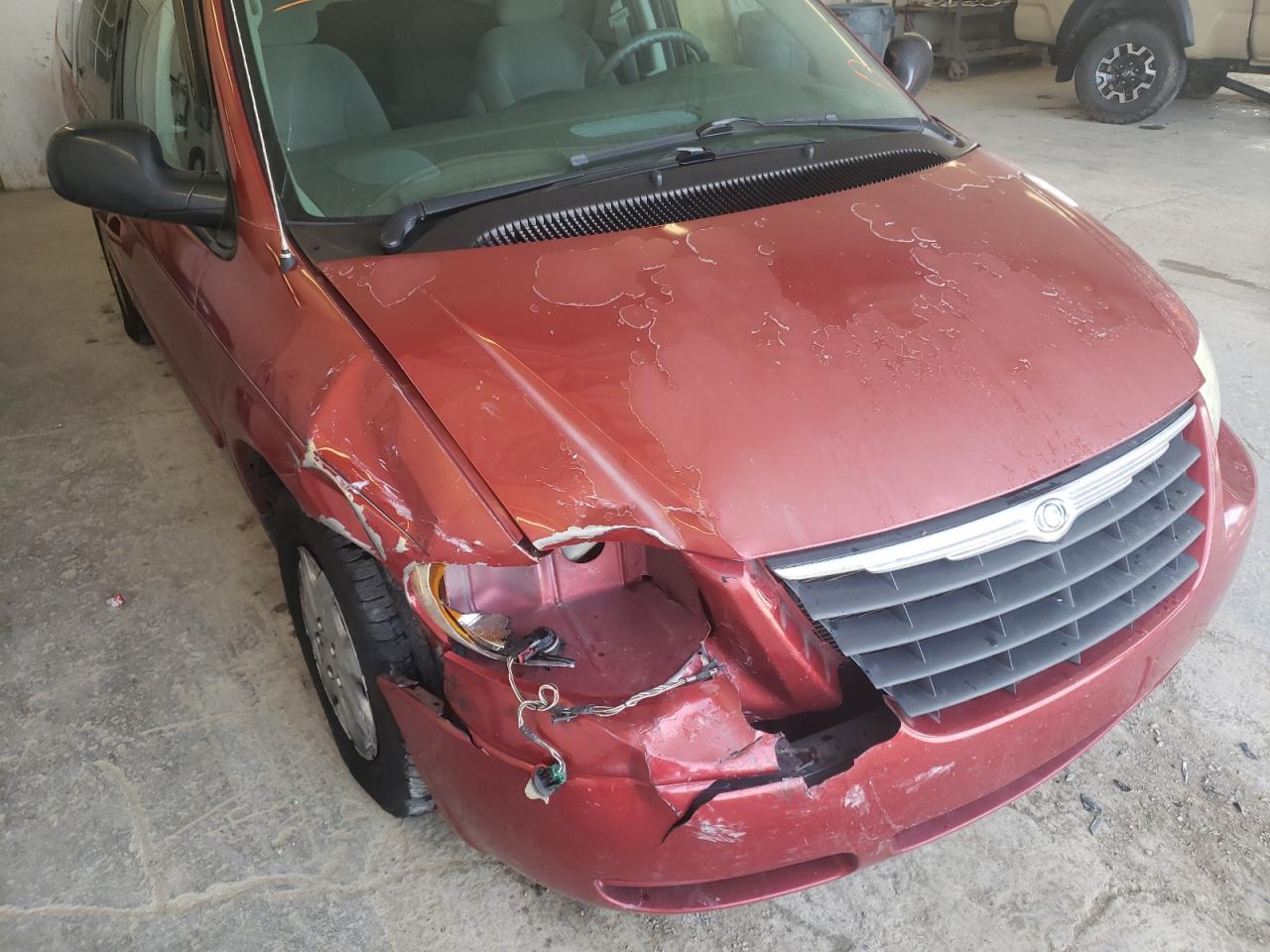 Photo 9 from auction – 2007 CHRYSLER TOWN & COU with VIN 2A4GP44R87R109827