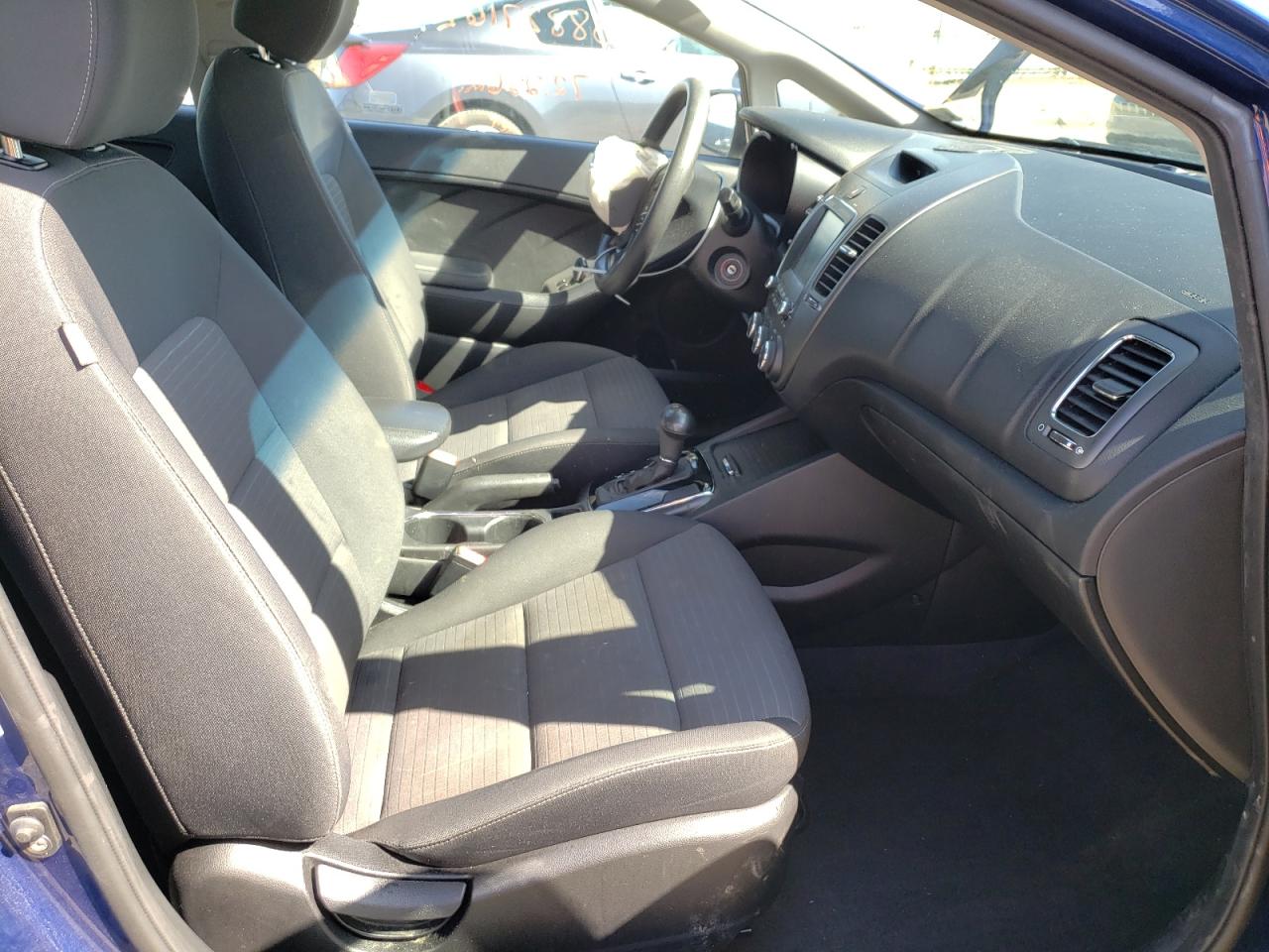 Photo 5 from auction – 2018 KIA FORTE LX with VIN 3KPFL4A74JE224644