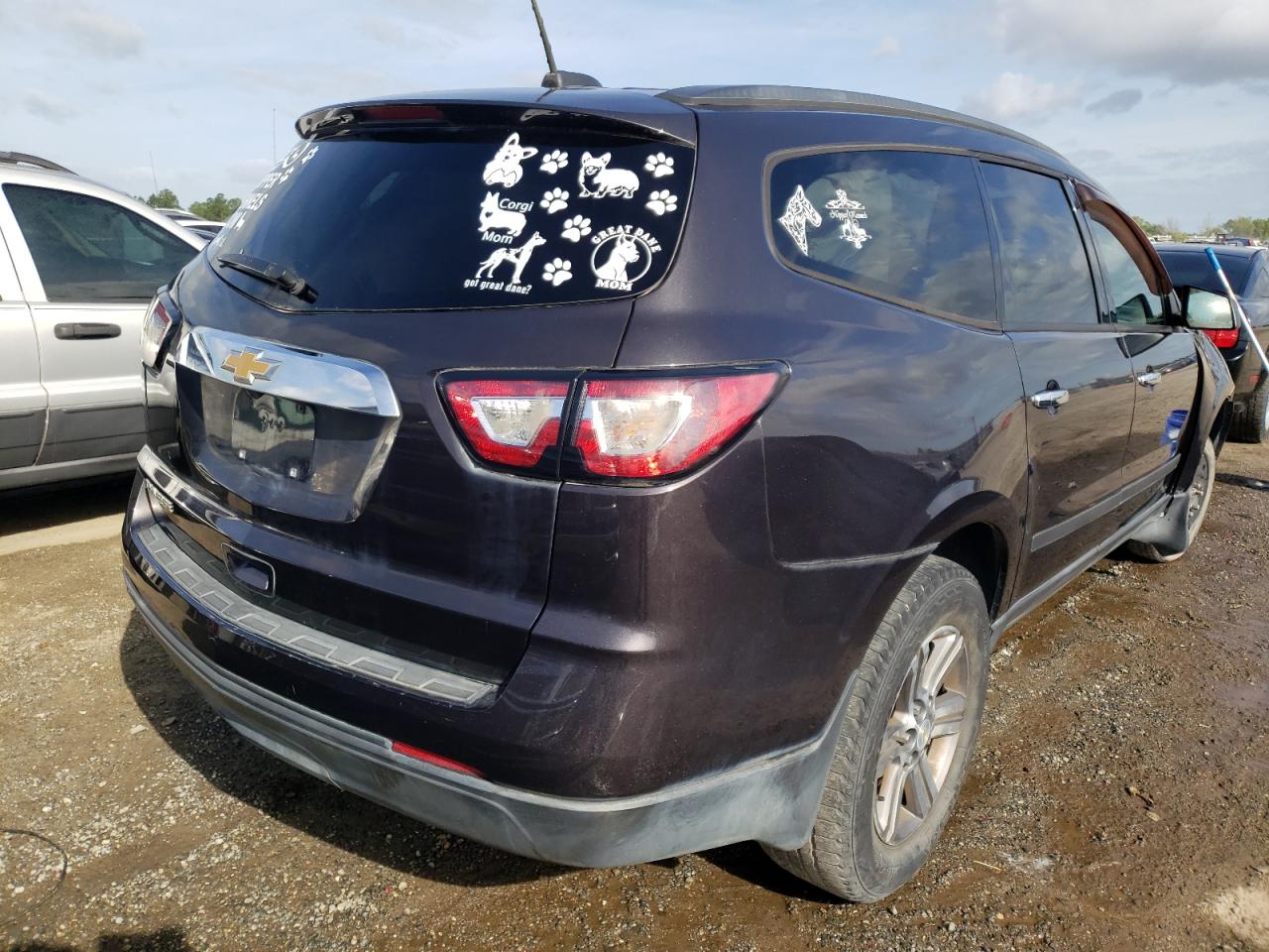 Photo 4 from auction – 2017 CHEVROLET TRAVERSE L with VIN 1GNKRFED2HJ150802