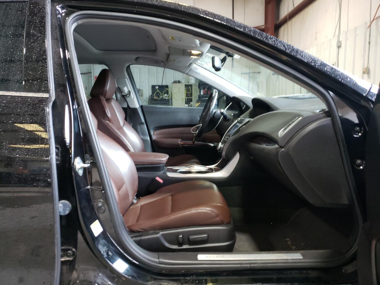 Photo 5 from auction – 2015 ACURA TLX with VIN 19UUB2F31FA013563