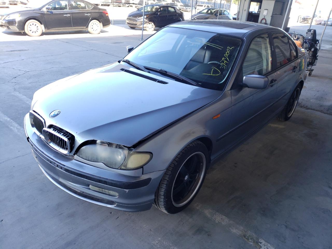 Photo 2 from auction – 2005 BMW 325 I with VIN WBAET37435NJ84753