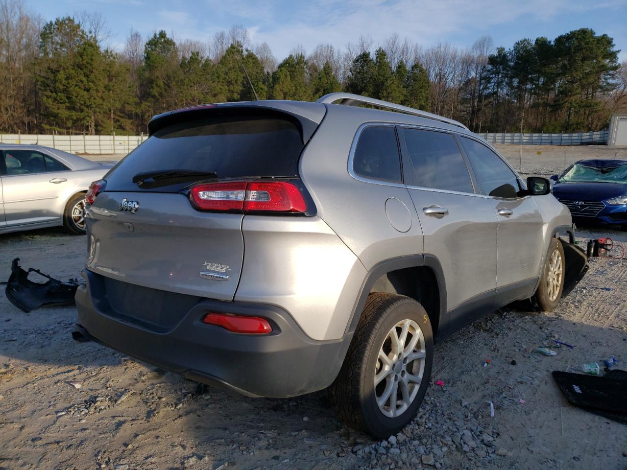 Photo 4 from auction – 2015 JEEP CHEROKEE L with VIN 1C4PJLCB1FW643120