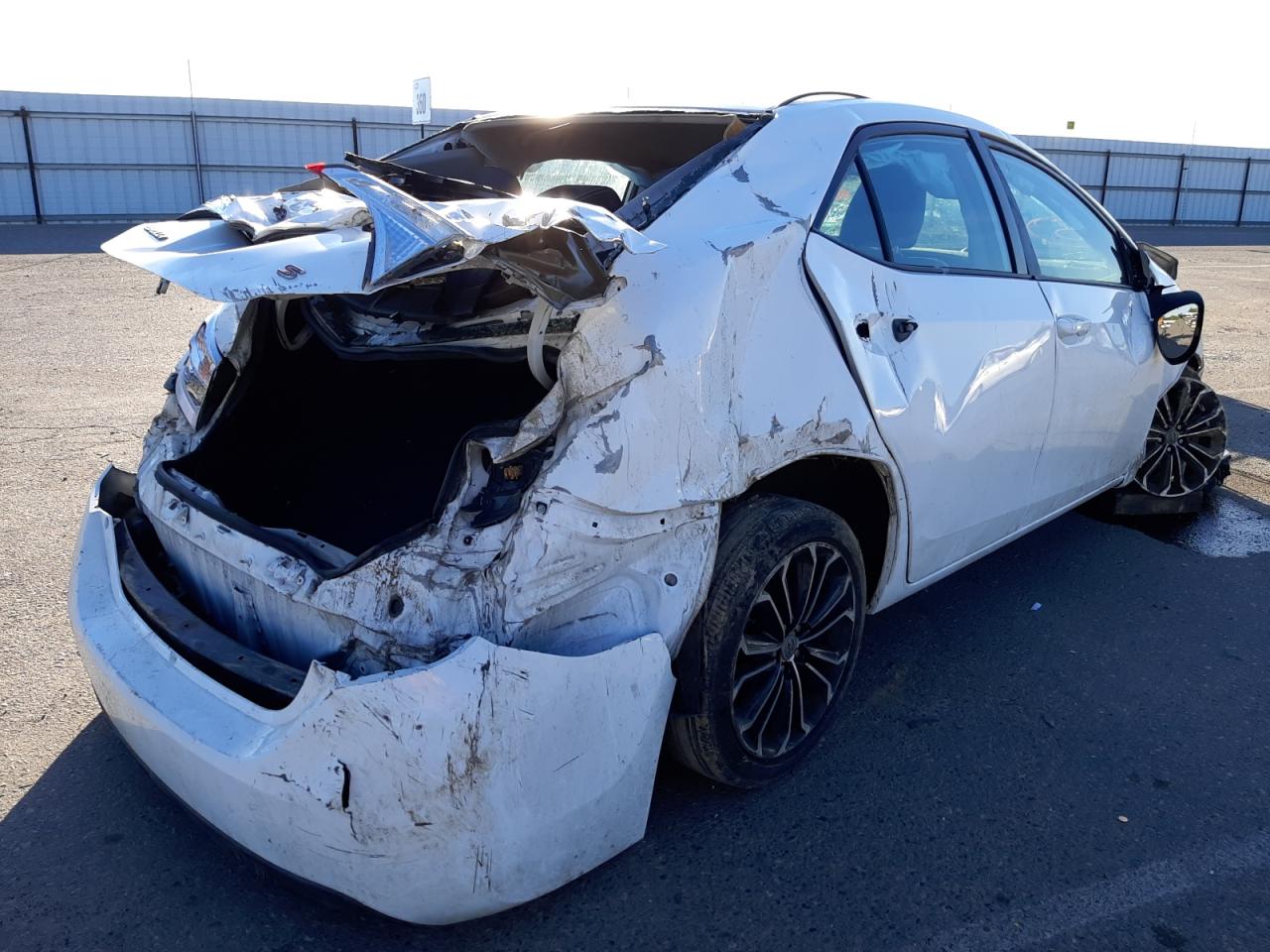 Photo 4 from auction – 2015 TOYOTA COROLLA L with VIN 5YFBURHE2FP292153