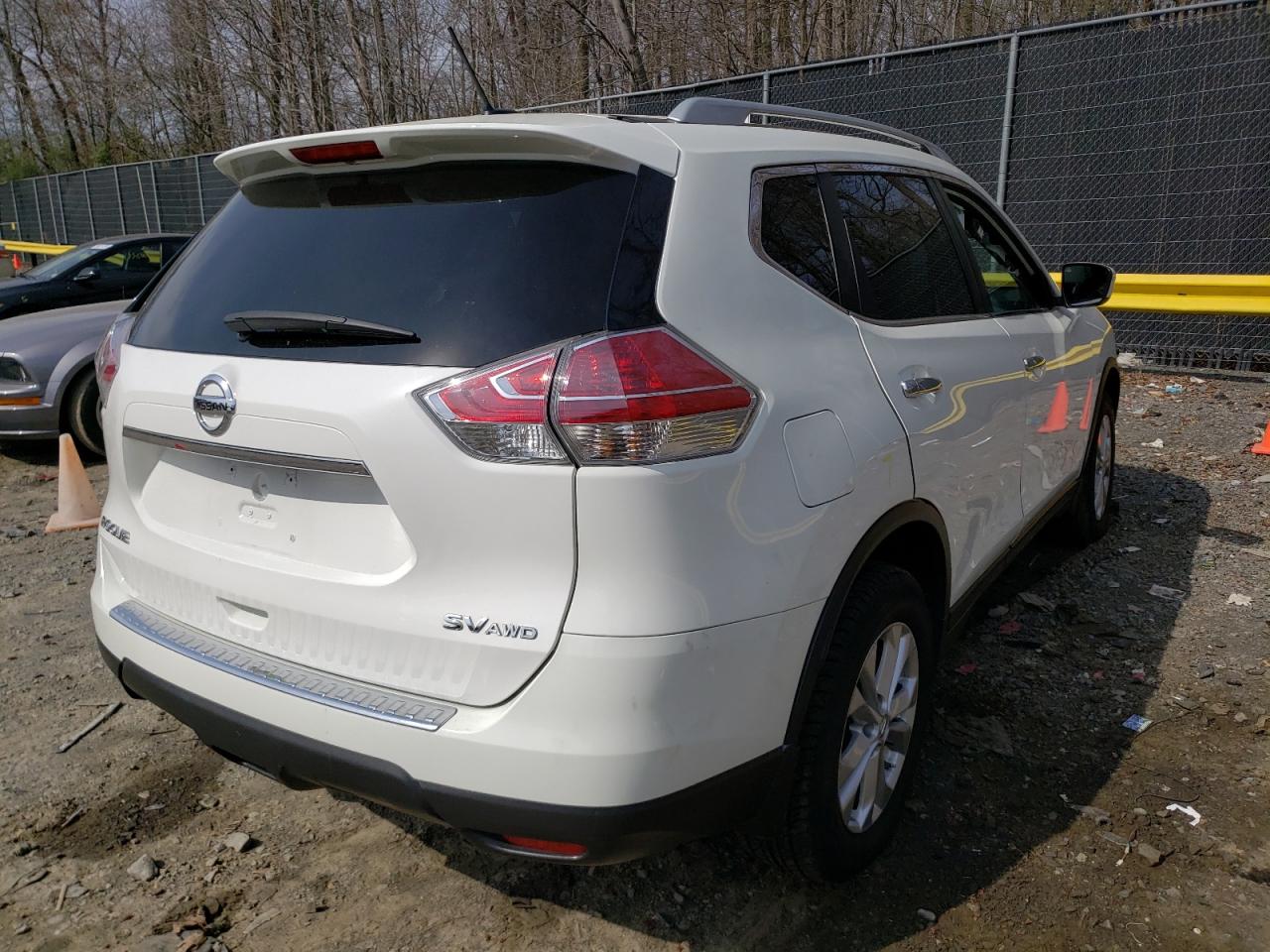 Photo 4 from auction – 2015 NISSAN ROGUE S with VIN 5N1AT2MV7FC846402