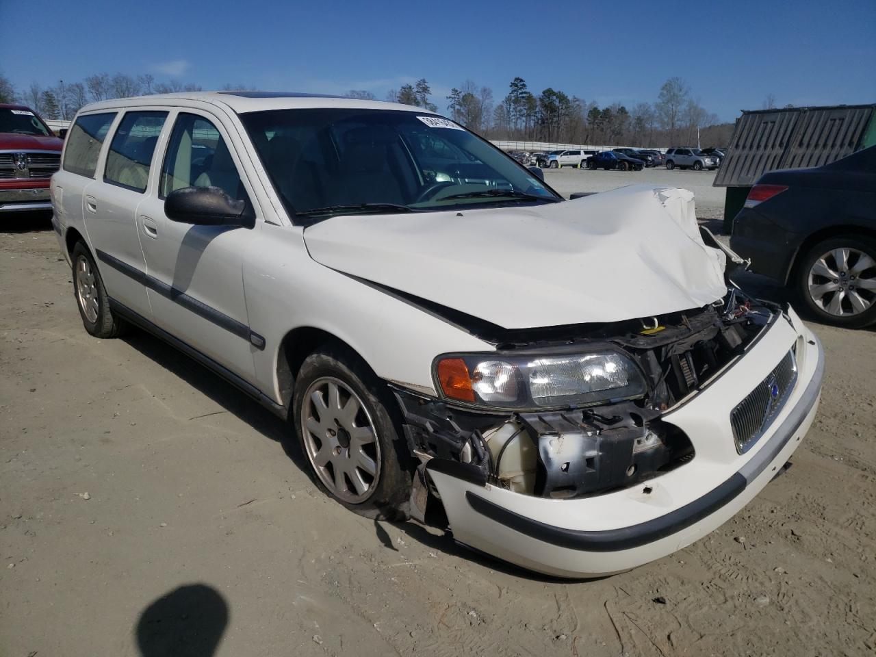VOLVO V70 2002 with VIN YV1SW61R422229371 - Photo from auction