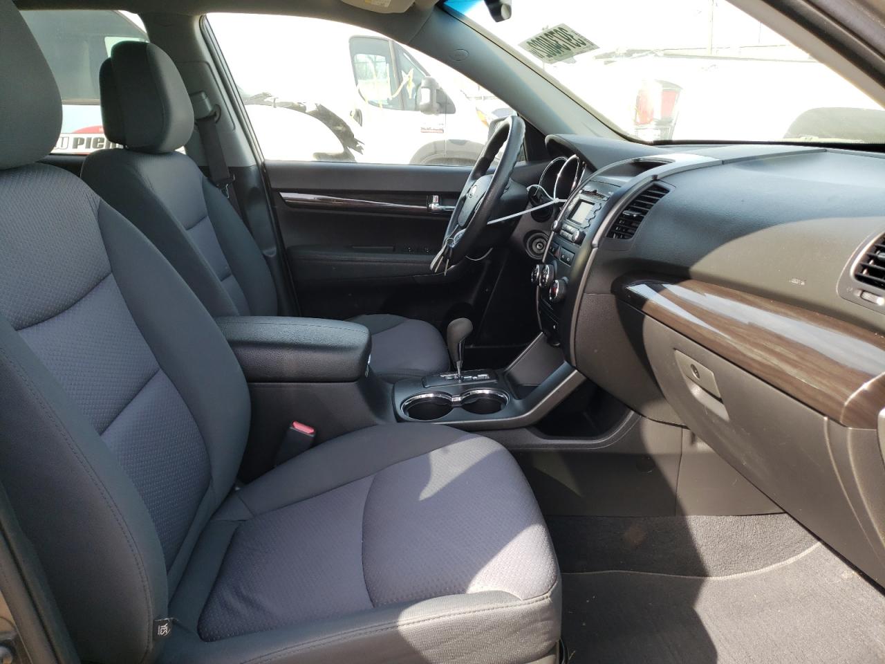 Photo 5 from auction – 2012 KIA SORENTO BA with VIN 5XYKTDA69CG269512
