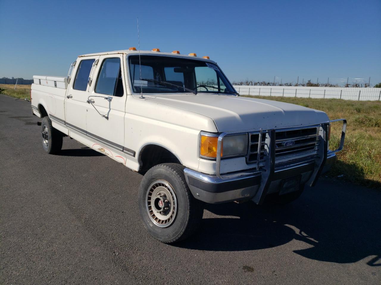 Photo 1 from auction – 1990 FORD F350 with VIN 2FTJW36M7LCA92378