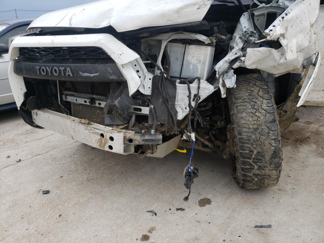Photo 9 from auction – 2018 TOYOTA 4RUNNER SR with VIN JTEBU5JRXJ5510654