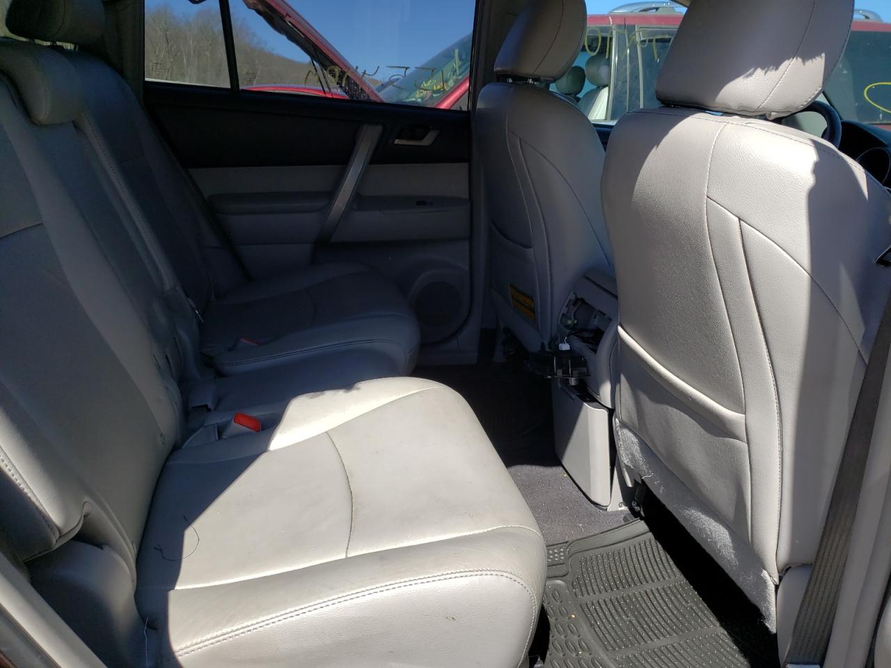 Photo 6 from auction – 2013 TOYOTA HIGHLANDER with VIN 5TDBK3EH6DS239087