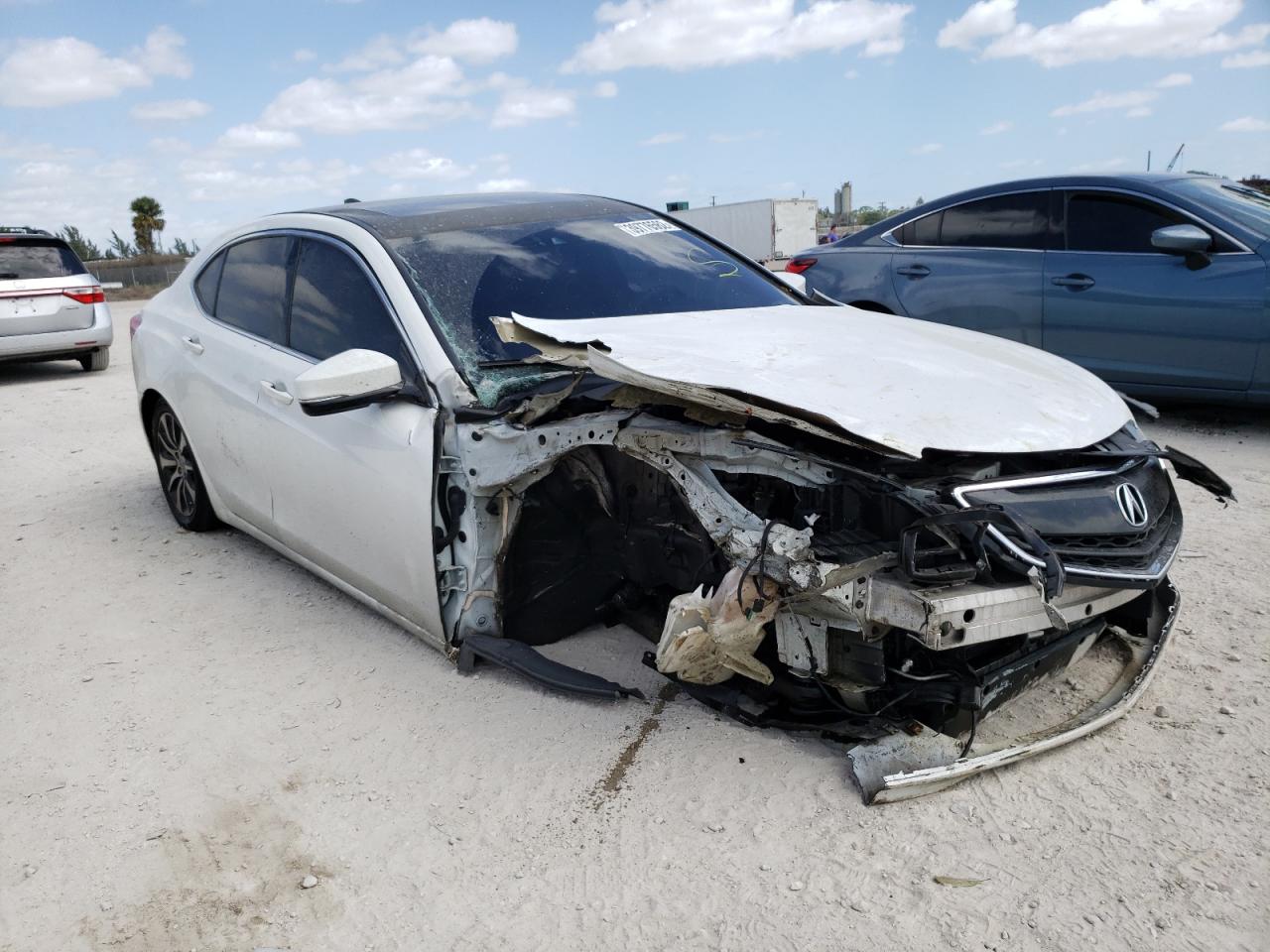 ACURA TLX TECH 2015 con VIN 19UUB1F55FA019216 - Foto de la subasta