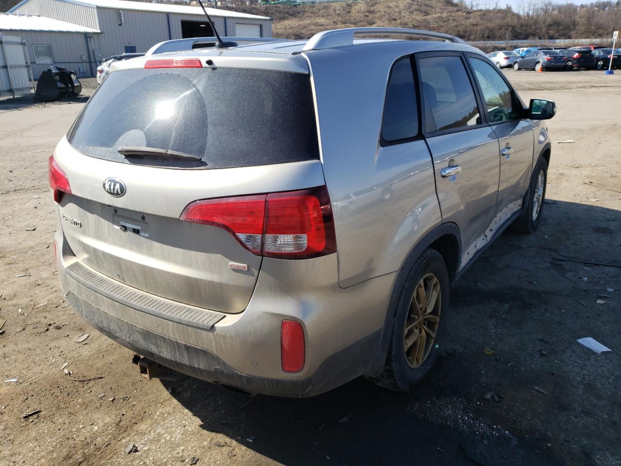 Photo 4 from auction – 2015 KIA SORENTO LX with VIN 5XYKTDA73FG568197