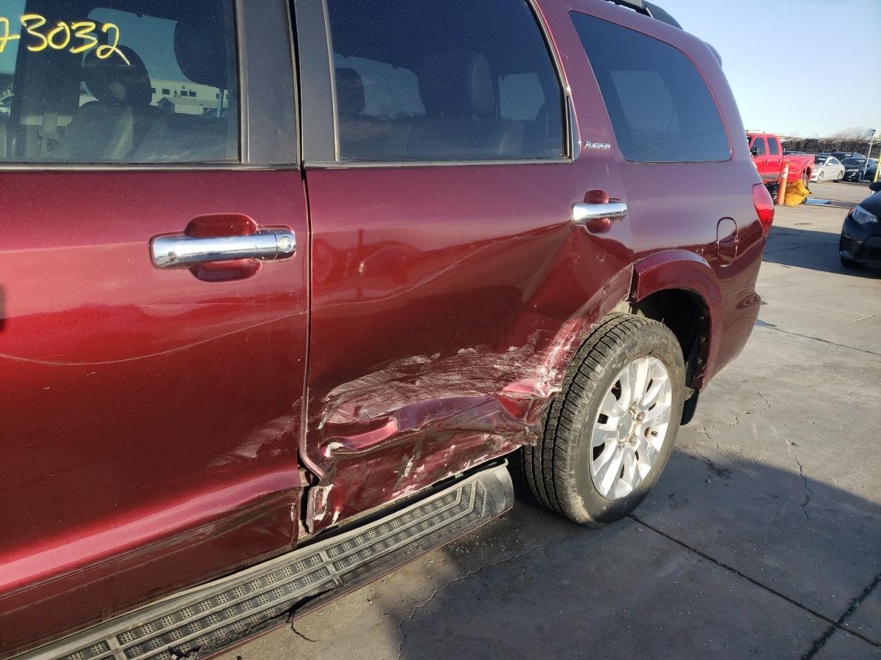 Photo 9 from auction – 2011 TOYOTA SEQUOIA with VIN 5TDDW5G18BS044002