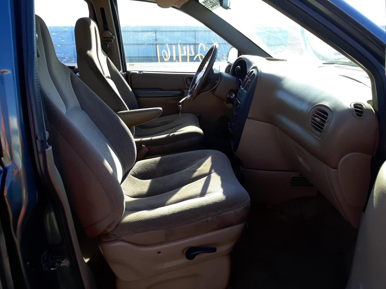 Photo 5 from auction – 2002 CHRYSLER VOYAGER with VIN 1C4GJ25B32B587898