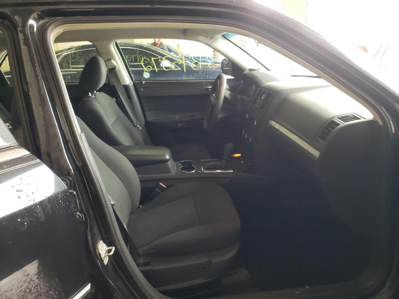 Photo 5 from auction – 2008 CHRYSLER 300 LX with VIN 2C3LA43R18H193203