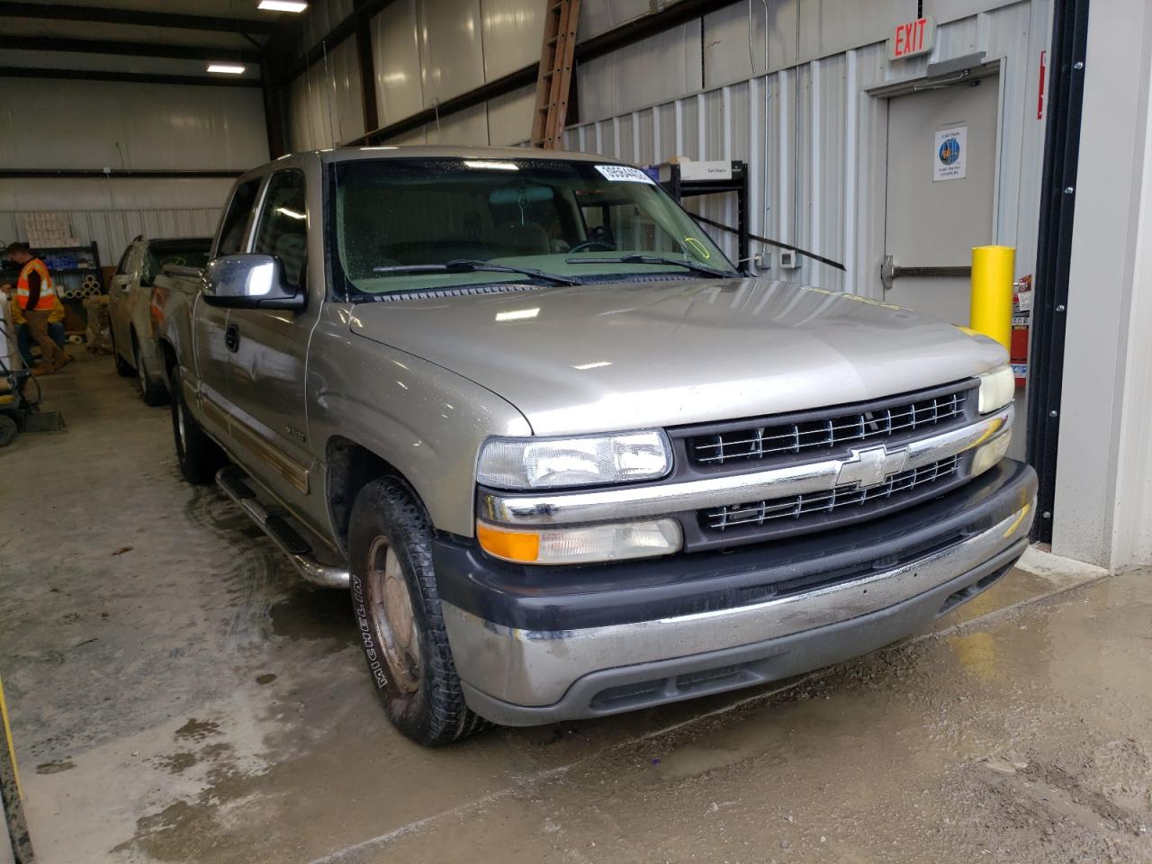 CHEVROLET SILVERADO 2002 with VIN 2GCEC19T521424622 - Photo from auction