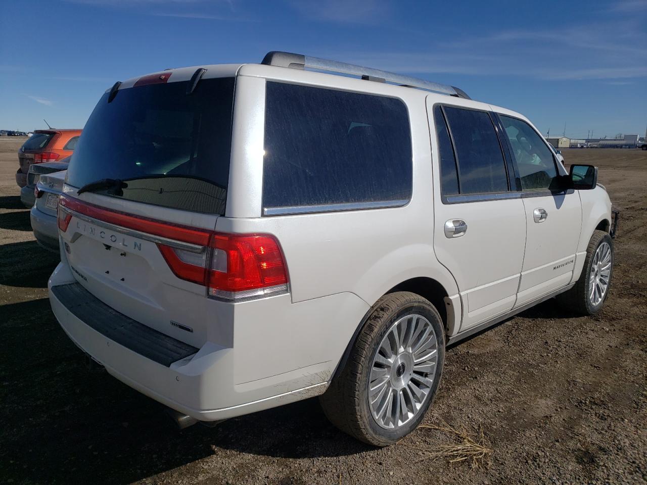 Photo 4 from auction – 2015 LINCOLN NAVIGATOR with VIN 5LMJJ2JT2FEJ13314