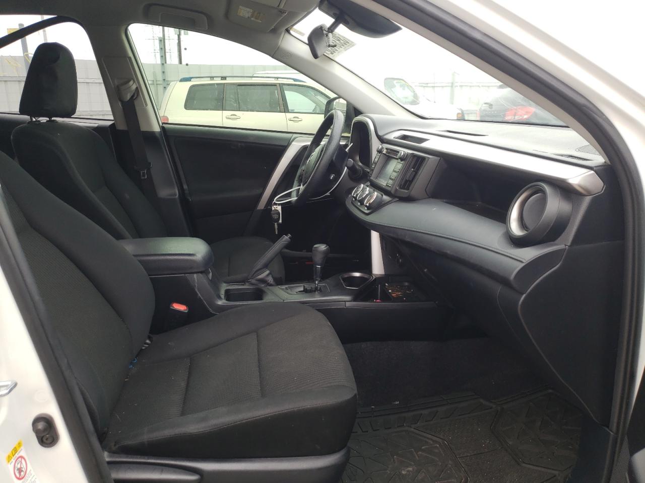 Photo 5 from auction – 2017 TOYOTA RAV4 LE with VIN JTMZFREV5HJ121174