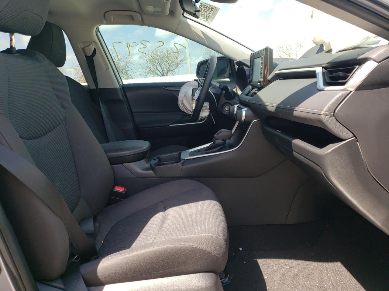 Photo 5 from auction – 2021 TOYOTA RAV4 LE with VIN 2T3H1RFVXMC093510