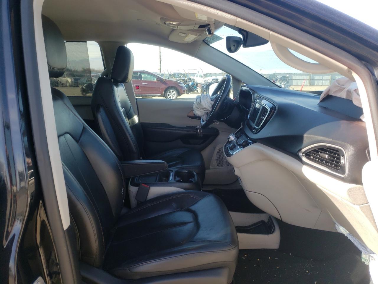 Photo 5 from auction – 2019 CHRYSLER PACIFICA T with VIN 2C4RC1BG2KR665487