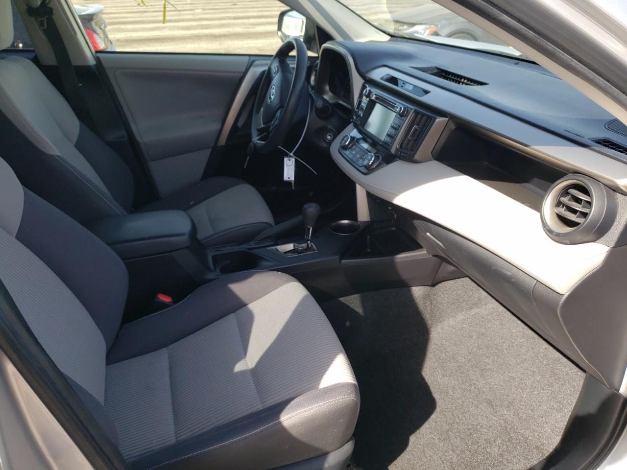 Photo 5 from auction – 2013 TOYOTA RAV4 XLE with VIN JTMWFREV8DD017774