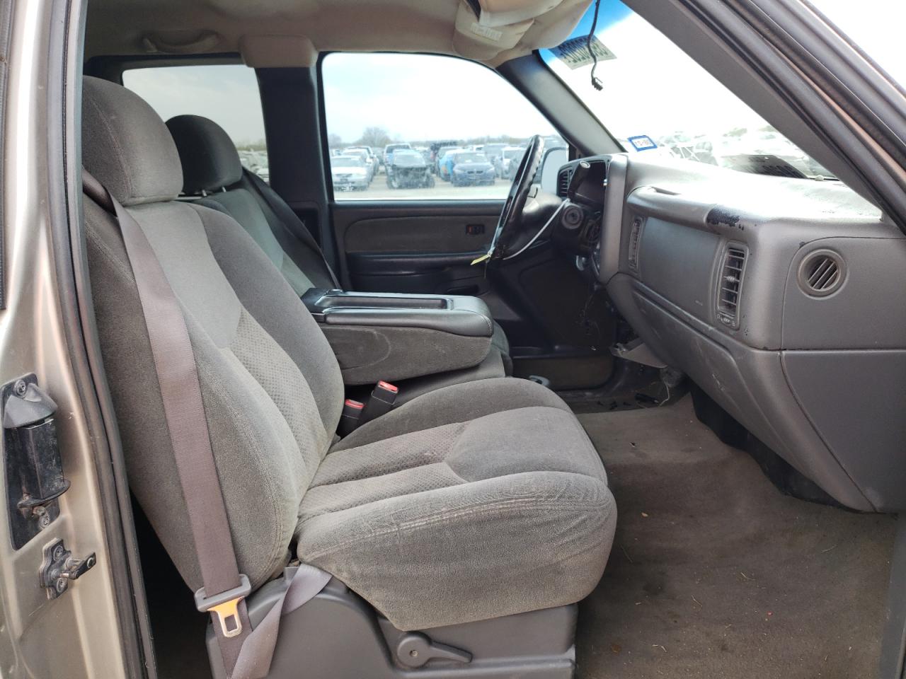 Photo 5 from auction – 2003 CHEVROLET SILVERADO with VIN 2GCEK19T931106300