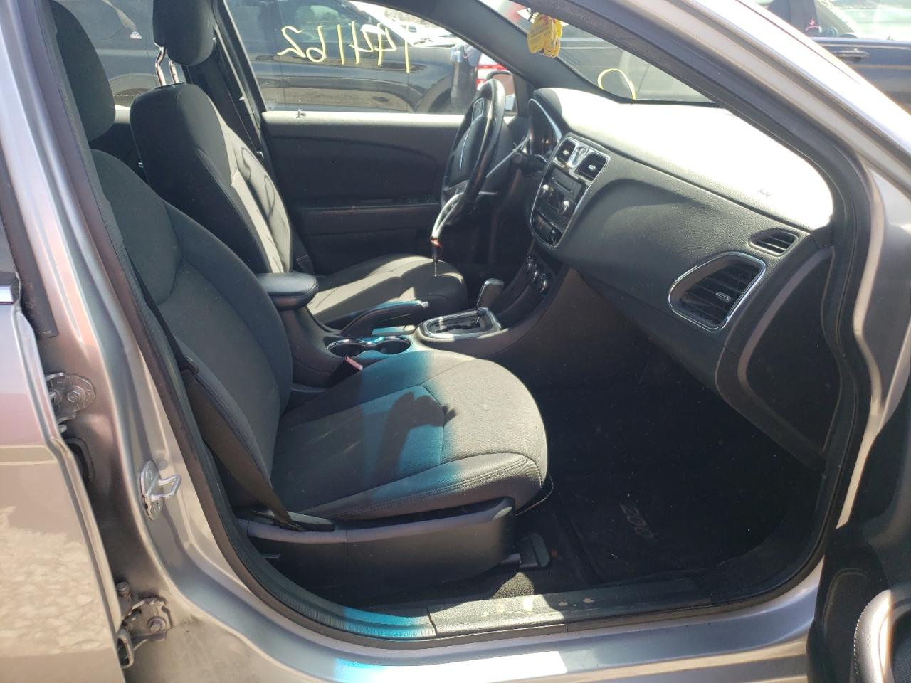 Photo 5 from auction – 2013 CHRYSLER 200 TOURIN with VIN 1C3CCBBB8DN635740