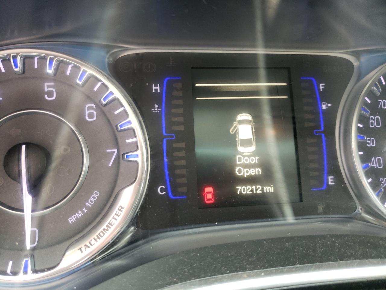 Photo 8 from auction – 2016 CHRYSLER 200 LIMITE with VIN 1C3CCCAB8GN170534