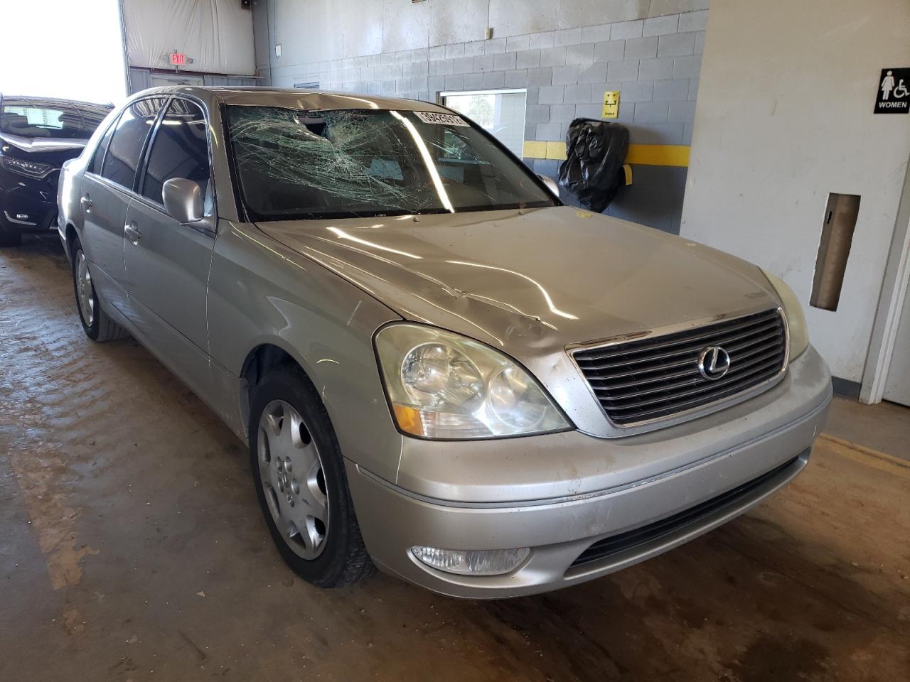 LEXUS LS 430 2001 with VIN JTHBN30F210036269 - Photo from auction