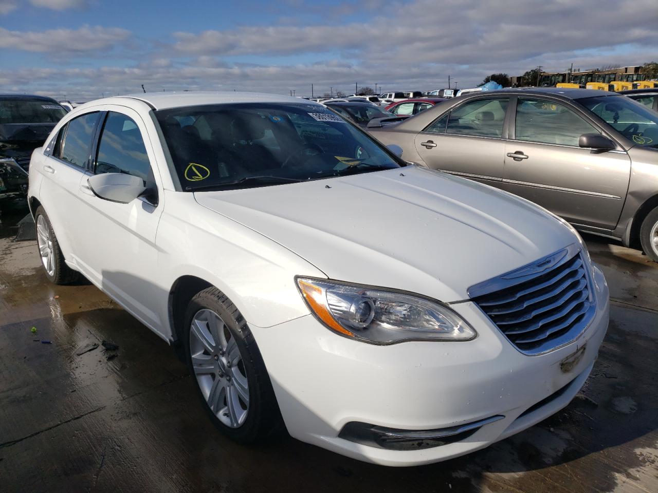 CHRYSLER 200 TOURIN 2014 with VIN 1C3CCBBBXEN137511 - Photo from auction