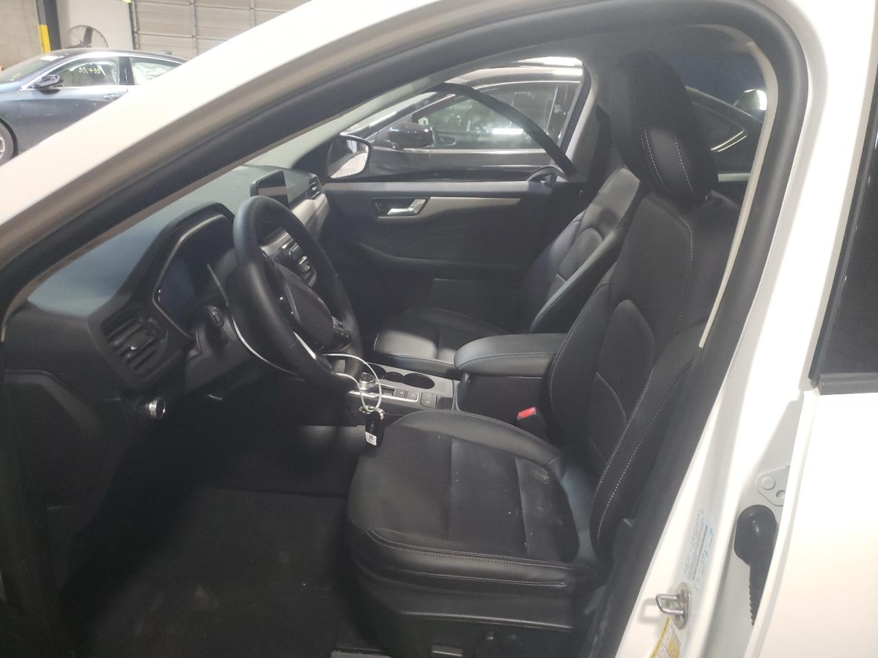 Photo 5 from auction – 2022 FORD ESCAPE SEL with VIN 1FMCU0H61NUA08064