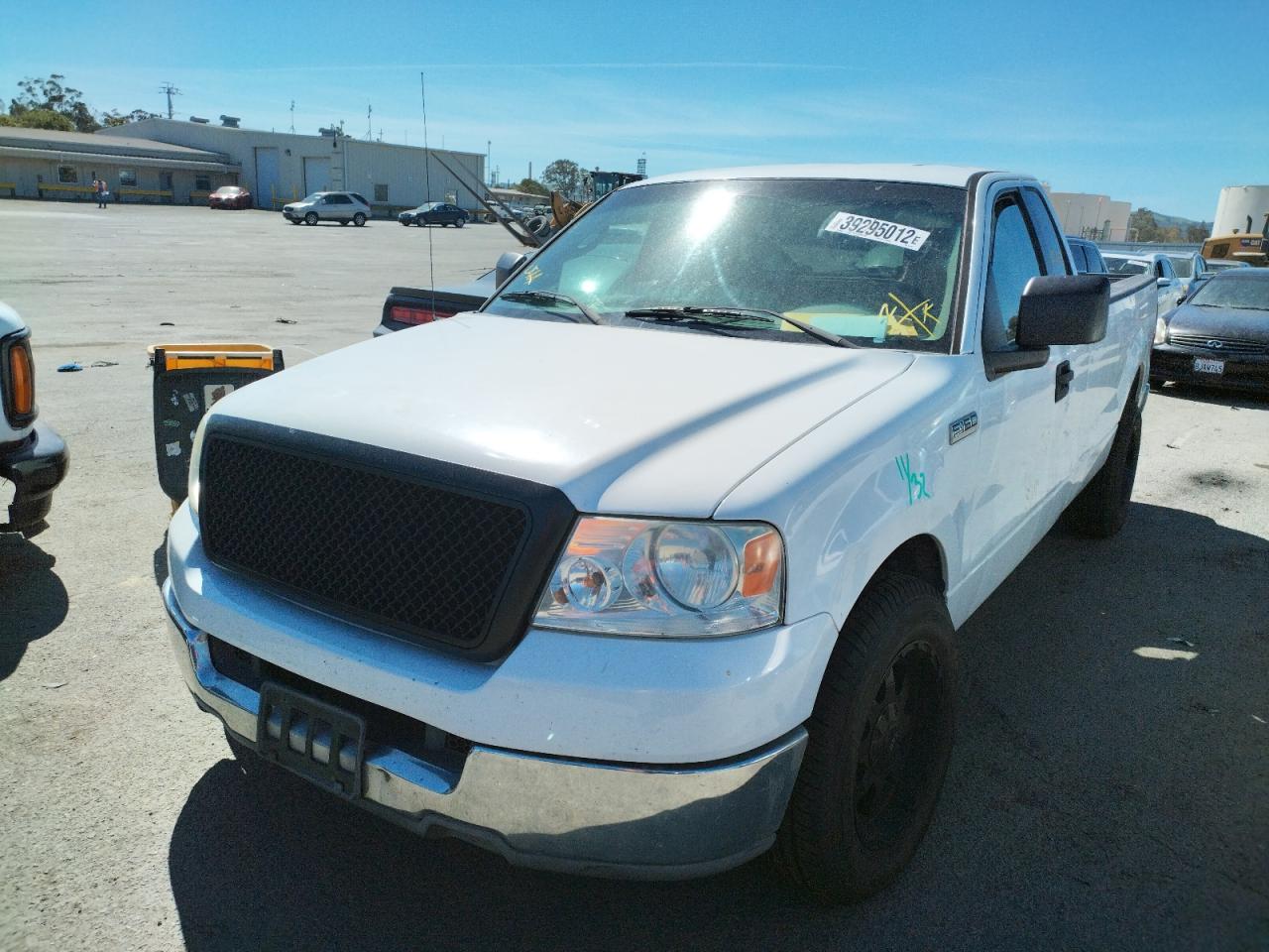 Photo 2 from auction – 2005 FORD F150 with VIN 1FTRF12245NB05841